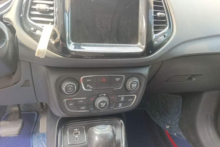 Used Jeep Compass 2020 220T Automatic Elite Edition Audio And AC Panel