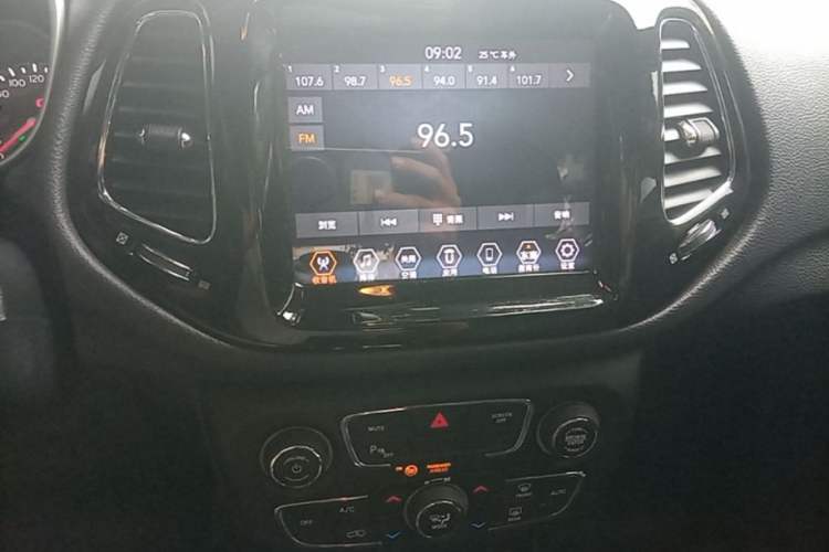 Used Jeep Compass 2020 220T Automatic Elite Edition Audio And AC Panel