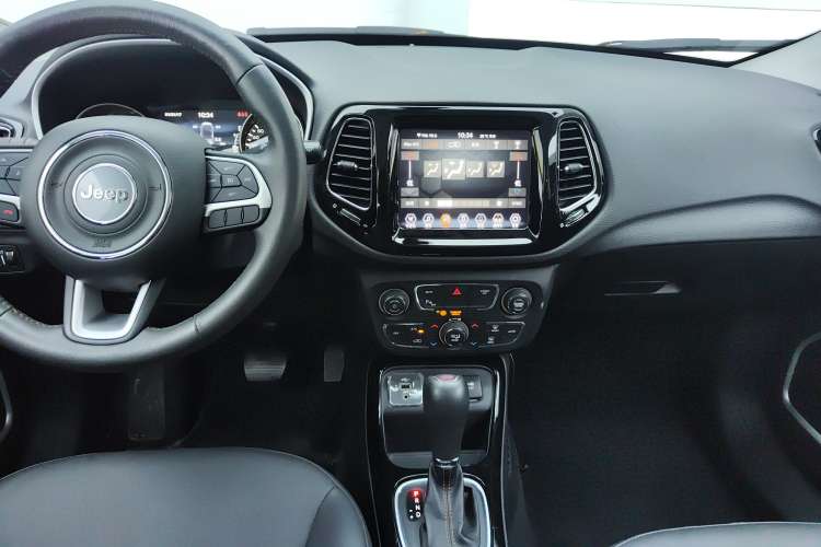 Used Jeep Compass 2020 220T Automatic Elite Edition Audio And AC Panel