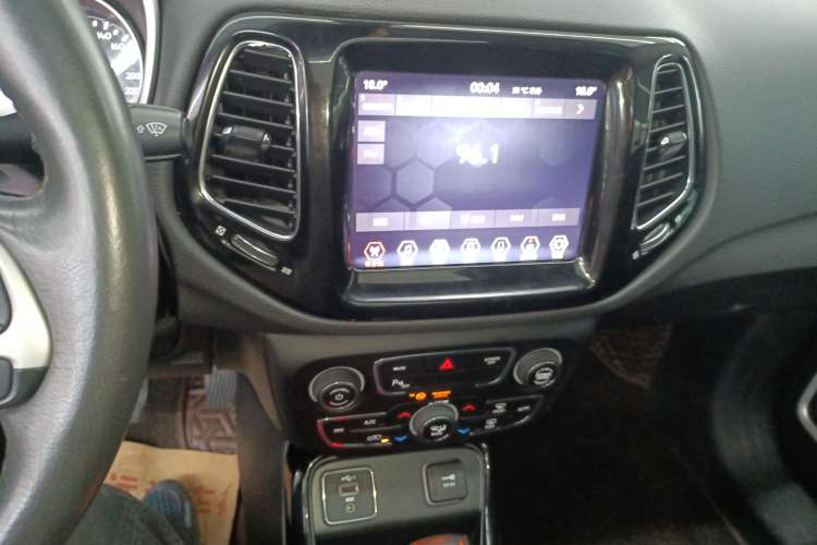 Used Jeep Compass 2020 220T Automatic Elite Edition Audio And AC Panel