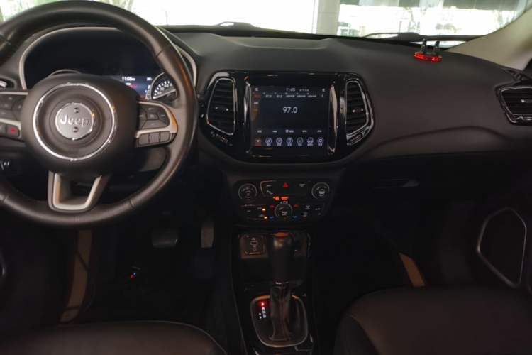 Used Jeep Compass 2020 220T Automatic Elite Edition Audio And AC Panel