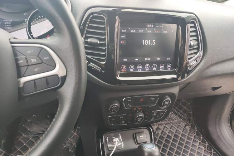 Used Jeep Compass 2020 220T Automatic Elite Edition Audio And AC Panel