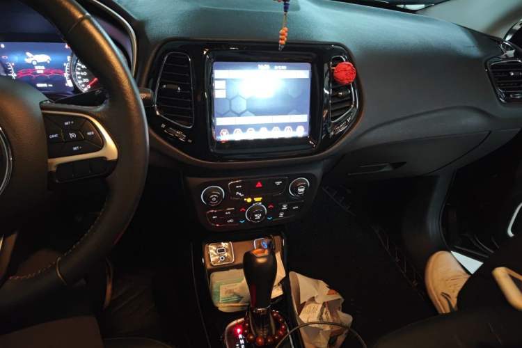Used Jeep Compass 2020 220T Automatic Elite Edition Audio And AC Panel