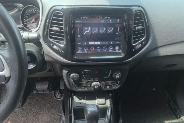 Used Jeep Compass 2020 220T Automatic Elite Edition Audio And AC Panel