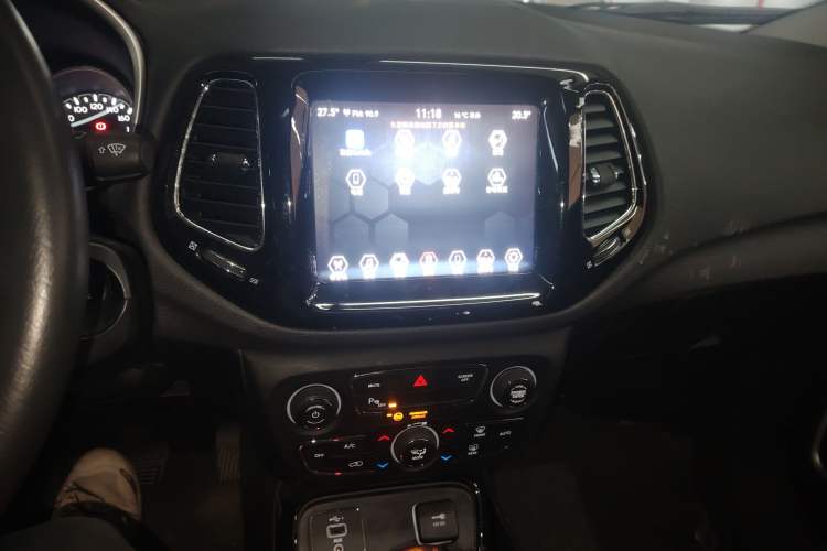 Used Jeep Compass 2020 220T Automatic Elite Edition Audio And AC Panel