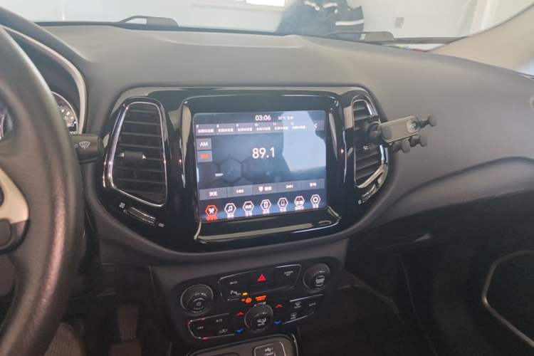 Used Jeep Compass 2020 220T Automatic Four-Wheel Drive Elite Edition Audio And AC Panel
