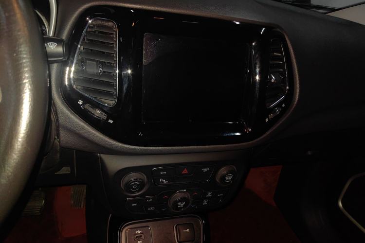 Used Jeep Compass 2020 220T Automatic Elite Edition Audio And AC Panel