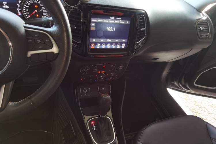 Used Jeep Compass 2020 220T Automatic Elite Edition Audio And AC Panel
