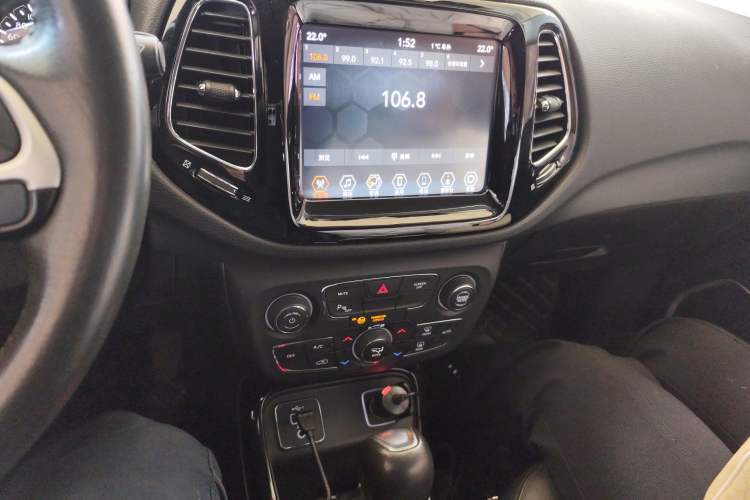 Used Jeep Compass 2020 220T Automatic Elite Edition Audio And AC Panel