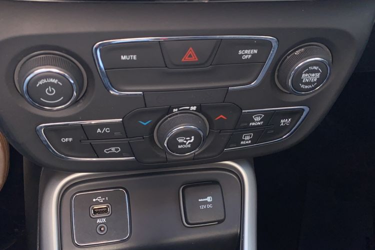 Used Jeep Compass 2020 220T Automatic Leading Edition Audio And AC Panel