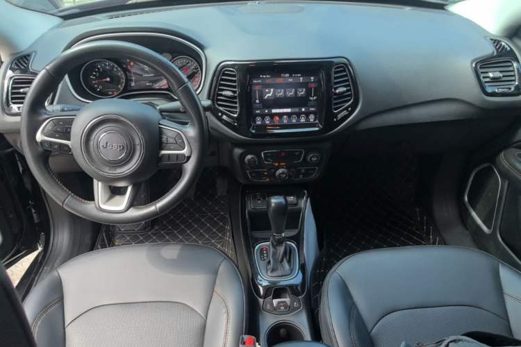 Used Jeep Compass 2020 220T Automatic Elite Edition Center Console