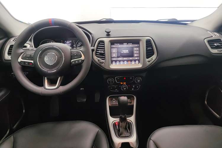 Used Jeep Compass 2020 220T Automatic Leading Edition Center Console