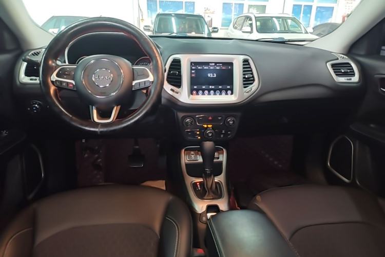Used Jeep Compass 2020 220T Automatic Leading Edition Center Console