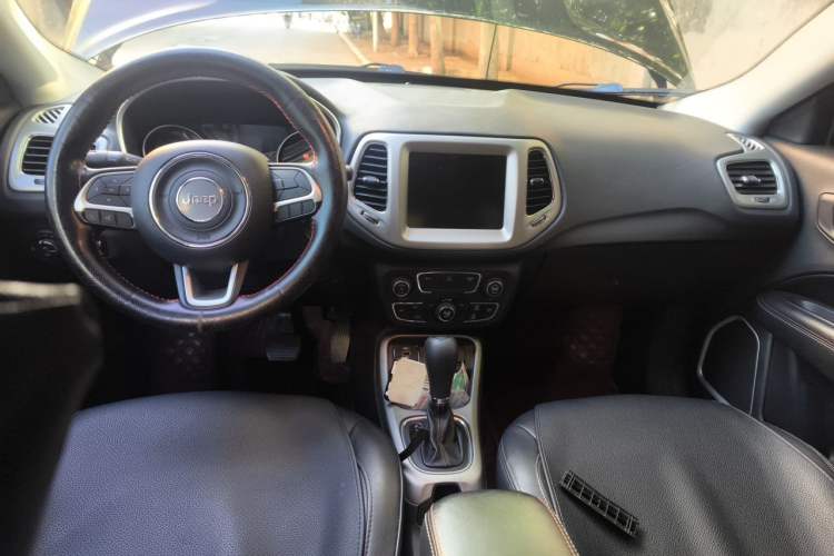 Used Jeep Compass 2020 220T Automatic Leading Edition Center Console
