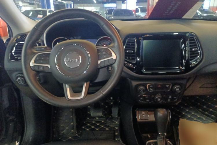 Used Jeep Compass 2020 220T Automatic Elite Edition Center Console