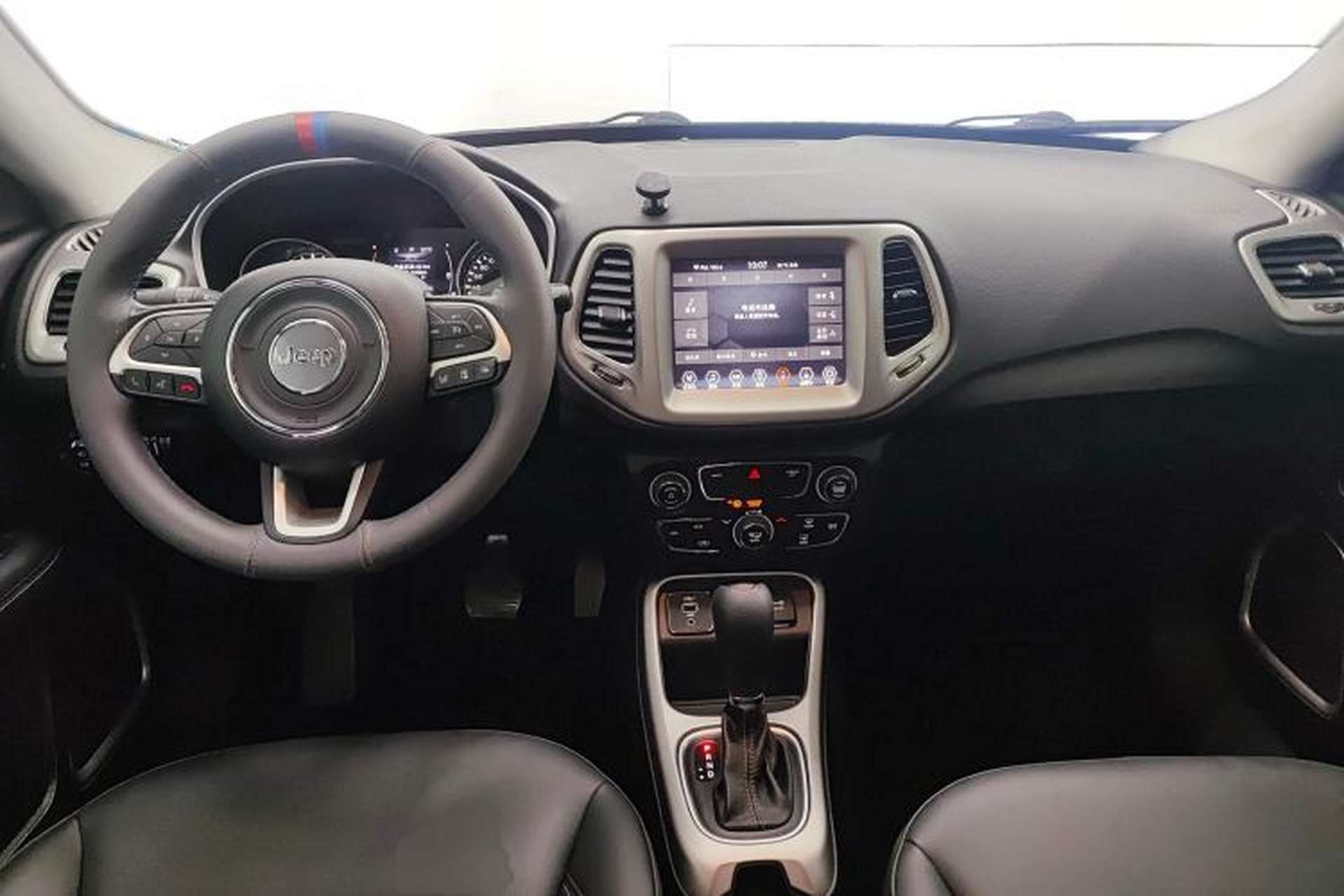 Used Jeep Compass 2020 220T Automatic Leading Edition Center Console