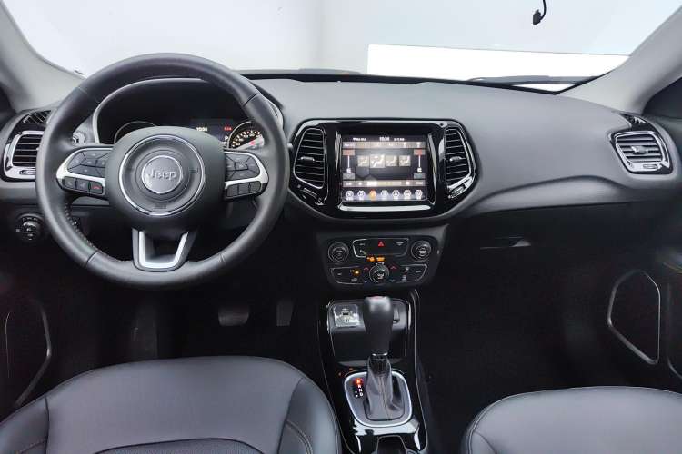 Used Jeep Compass 2020 220T Automatic Elite Edition Center Console