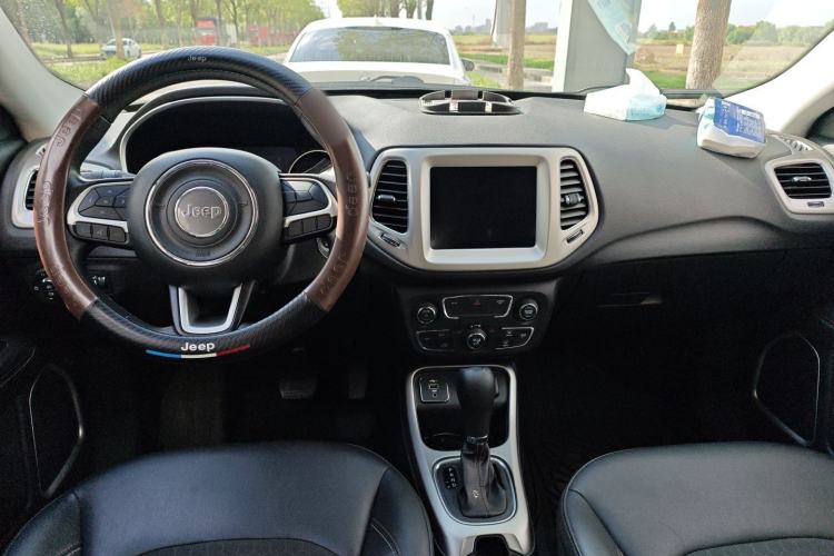 Used Jeep Compass 2020 220T Automatic Leading Edition Center Console
