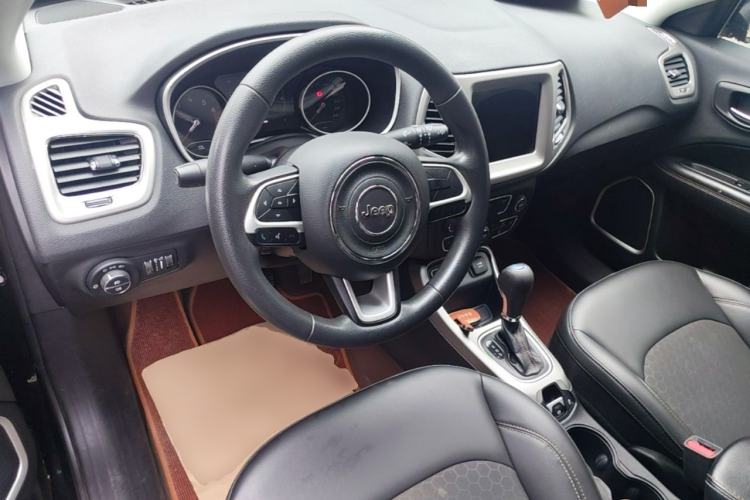 Used Jeep Compass 2020 220T Automatic Leading Edition Center Console
