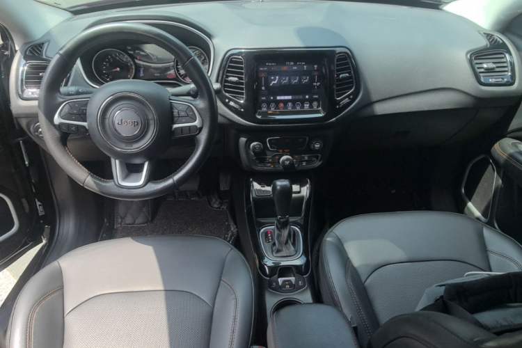 Used Jeep Compass 2020 220T Automatic Elite Edition Center Console