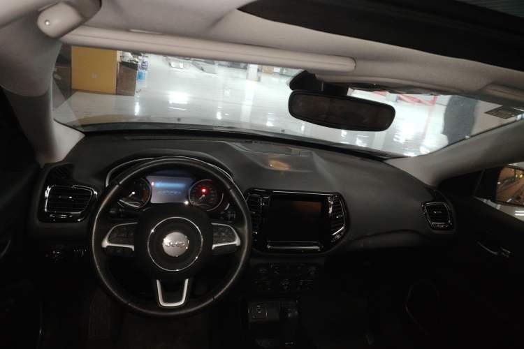 Used Jeep Compass 2020 220T Automatic Elite Edition Center Console