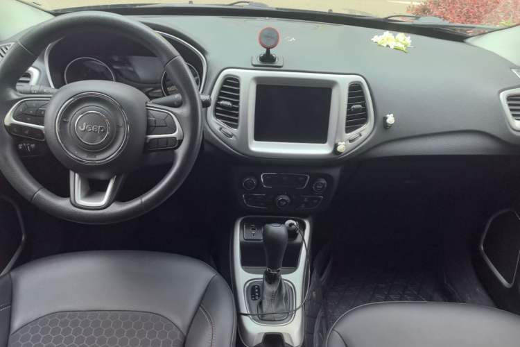 Used Jeep Compass 2020 220T Automatic Leading Edition Center Console