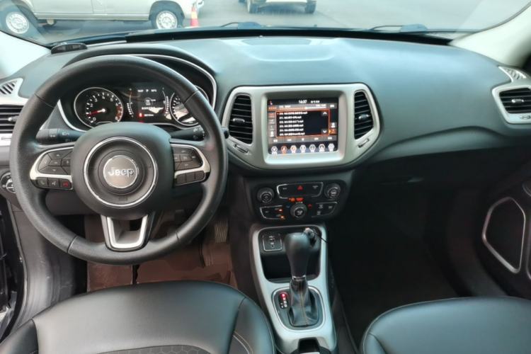Used Jeep Compass 2020 220T Automatic Leading Edition Center Console
