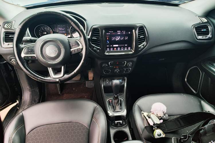 Used Jeep Compass 2020 220T Automatic Leading Edition Center Console