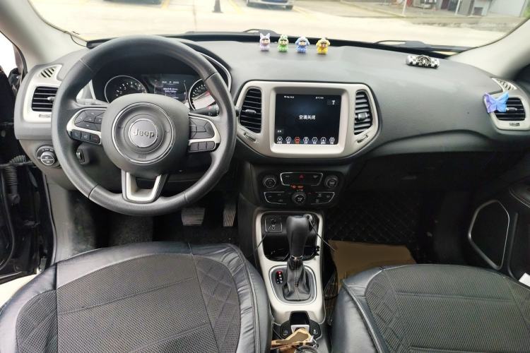 Used Jeep Compass 2020 220T Automatic Leading Edition Center Console