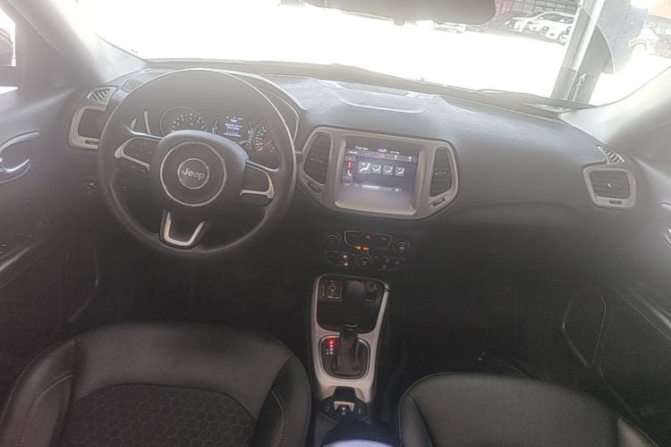 Used Jeep Compass 2020 220T Automatic Leading Edition Center Console