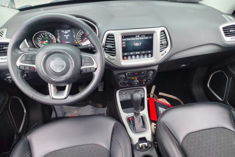 Used Jeep Compass 2020 220T Automatic Leading Edition Center Console