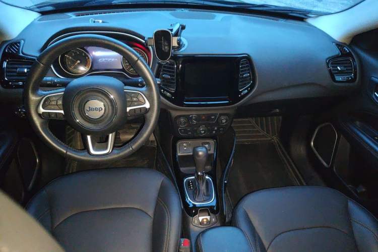 Used Jeep Compass 2020 220T Automatic Elite Edition Center Console