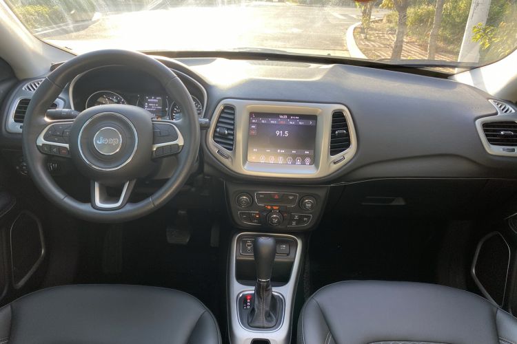 Used Jeep Compass 2020 220T Automatic Leading Edition Center Console