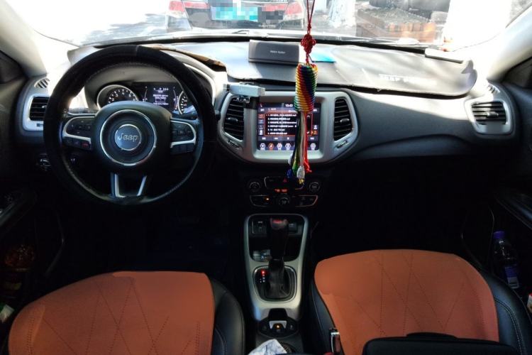 Used Jeep Compass 2020 220T Automatic Leading Edition Center Console