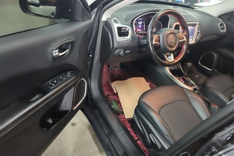 Used Jeep Compass 2020 220T Automatic Leading Edition Driver Seat
