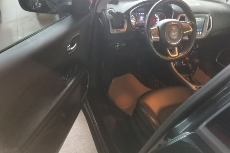 Used Jeep Compass 2020 220T Automatic Leading Edition Driver Seat