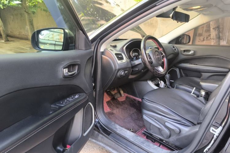 Used Jeep Compass 2020 220T Automatic Leading Edition Driver Seat