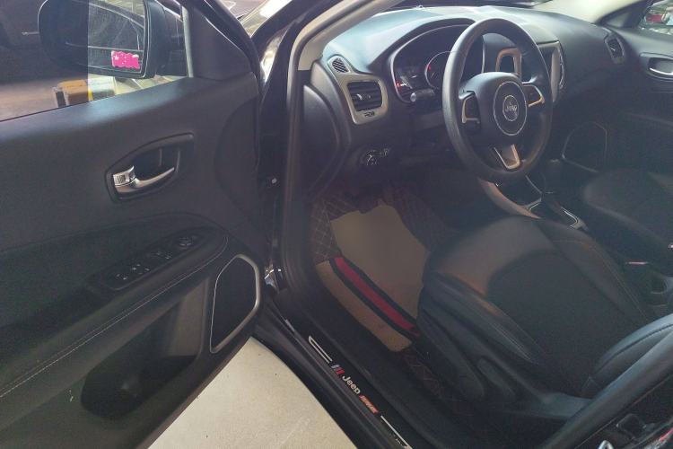 Used Jeep Compass 2020 220T Automatic Leading Edition Driver Seat