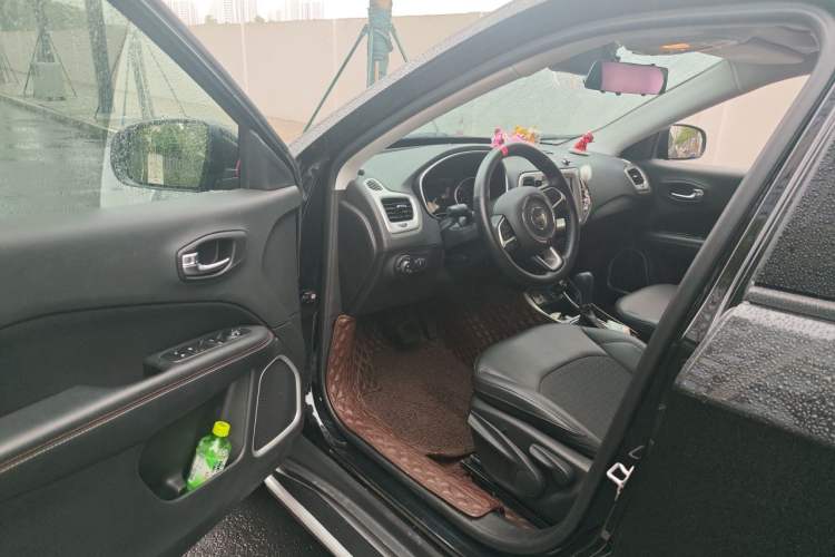 Used Jeep Compass 2020 220T Automatic Leading Edition Driver Seat