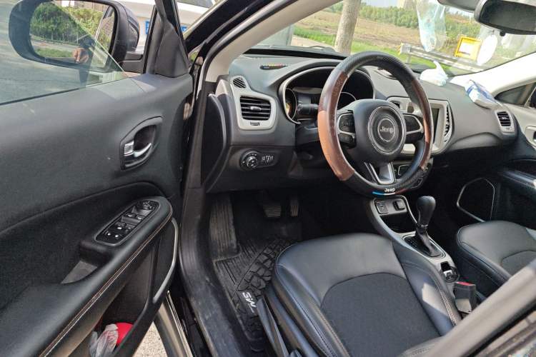 Used Jeep Compass 2020 220T Automatic Leading Edition Driver Seat