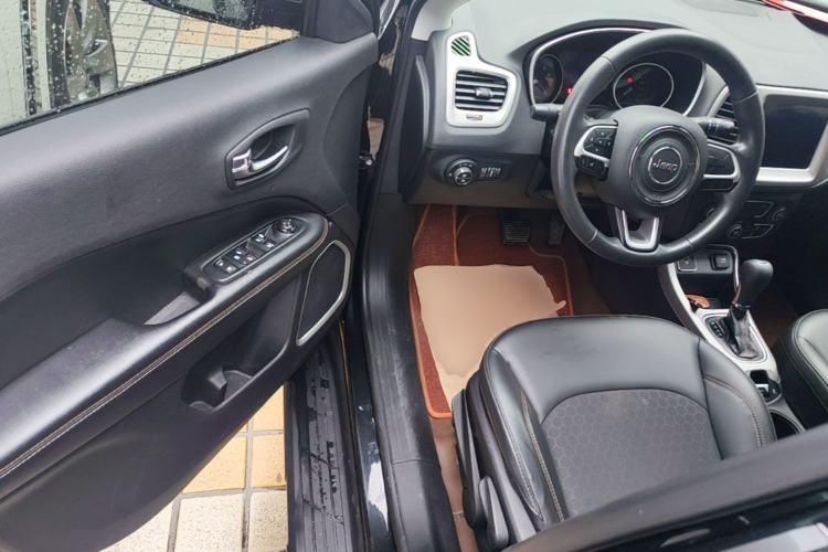 Used Jeep Compass 2020 220T Automatic Leading Edition Driver Seat