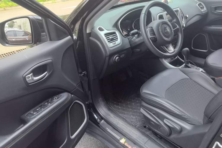Used Jeep Compass 2020 220T Automatic Leading Edition Driver Seat