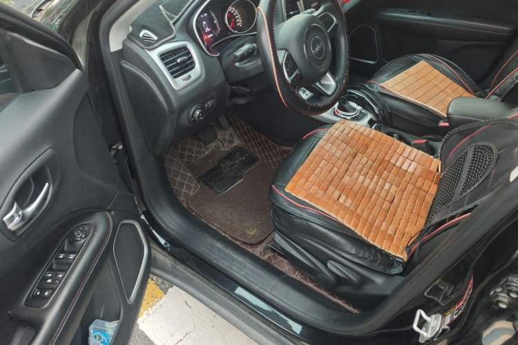 Used Jeep Compass 2020 220T Automatic Leading Edition Driver Seat