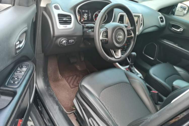 Used Jeep Compass 2020 220T Automatic Leading Edition Driver Seat