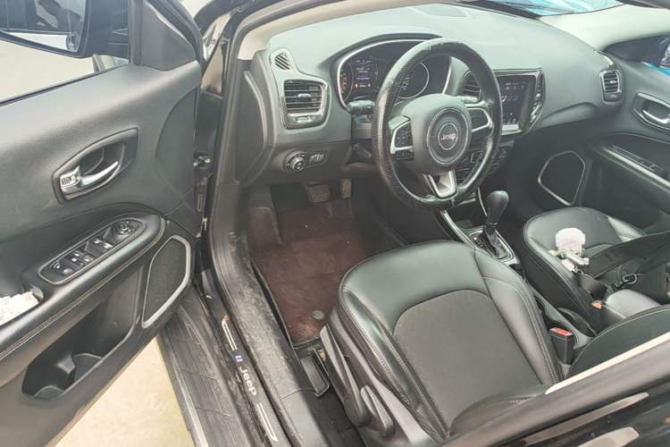 Used Jeep Compass 2020 220T Automatic Leading Edition Driver Seat