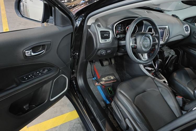 Used Jeep Compass 2020 220T Automatic Leading Edition Driver Seat
