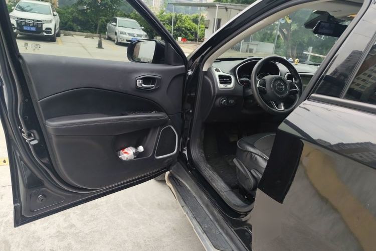 Used Jeep Compass 2020 220T Automatic Leading Edition Driver Seat