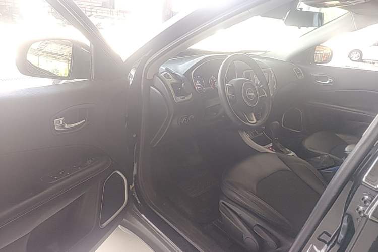 Used Jeep Compass 2020 220T Automatic Leading Edition Driver Seat
