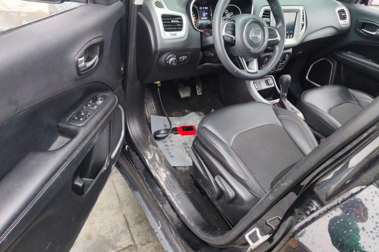 Used Jeep Compass 2020 220T Automatic Leading Edition Driver Seat