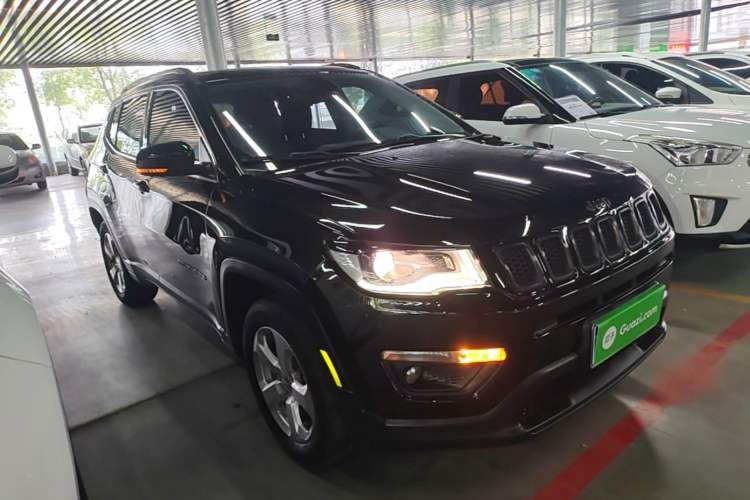 Used Jeep Compass 2020 220T Automatic Leading Edition Front Right 45 Deg